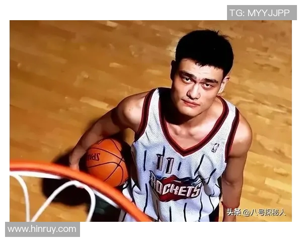 网友偷拍姚明日常生活瞬间引发热议网友纷纷点赞其真实不做作的亲民形象 网友偷拍姚明日常生活瞬间引发热议网友纷纷点赞其真实不做作的亲民形象